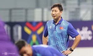 Báo Hàn Quốc: 'HLV Kim thách thức phép màu Park Hang-seo' Báo Hàn Quốc: 'HLV Kim thách thức phép màu Park Hang-seo'