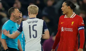 Van Dijk trách trọng tài sau trận thua Tottenham Van Dijk trách trọng tài sau trận thua Tottenham