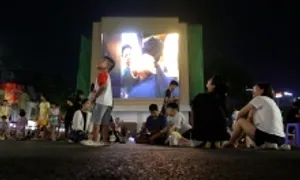 Quảng trường Đông Kinh Nghĩa Thục hút khách vui chơi sau cải tạo