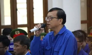 Cựu giám đốc EVN Bình Thuận: 'Họ đưa bao nhiêu, tôi nhận bấy nhiêu' Cựu giám đốc EVN Bình Thuận: 'Họ đưa bao nhiêu, tôi nhận bấy nhiêu'